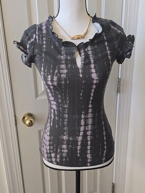 TRUE CRAFT WOMEN'S JUNIOR SHORT SLEEVE BLACK TIE DYE SUMMER TOP SIZE XS